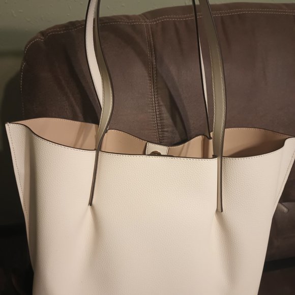 Michael Kors purse - Picture 2 of 7